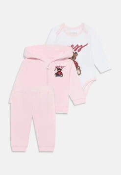 Guess BABY ACTIVE UNISEX SET - Long Sleeved Top - Sand Grain -Guess Clothing Sale 96c976b593fe40b891d2971d32c42734