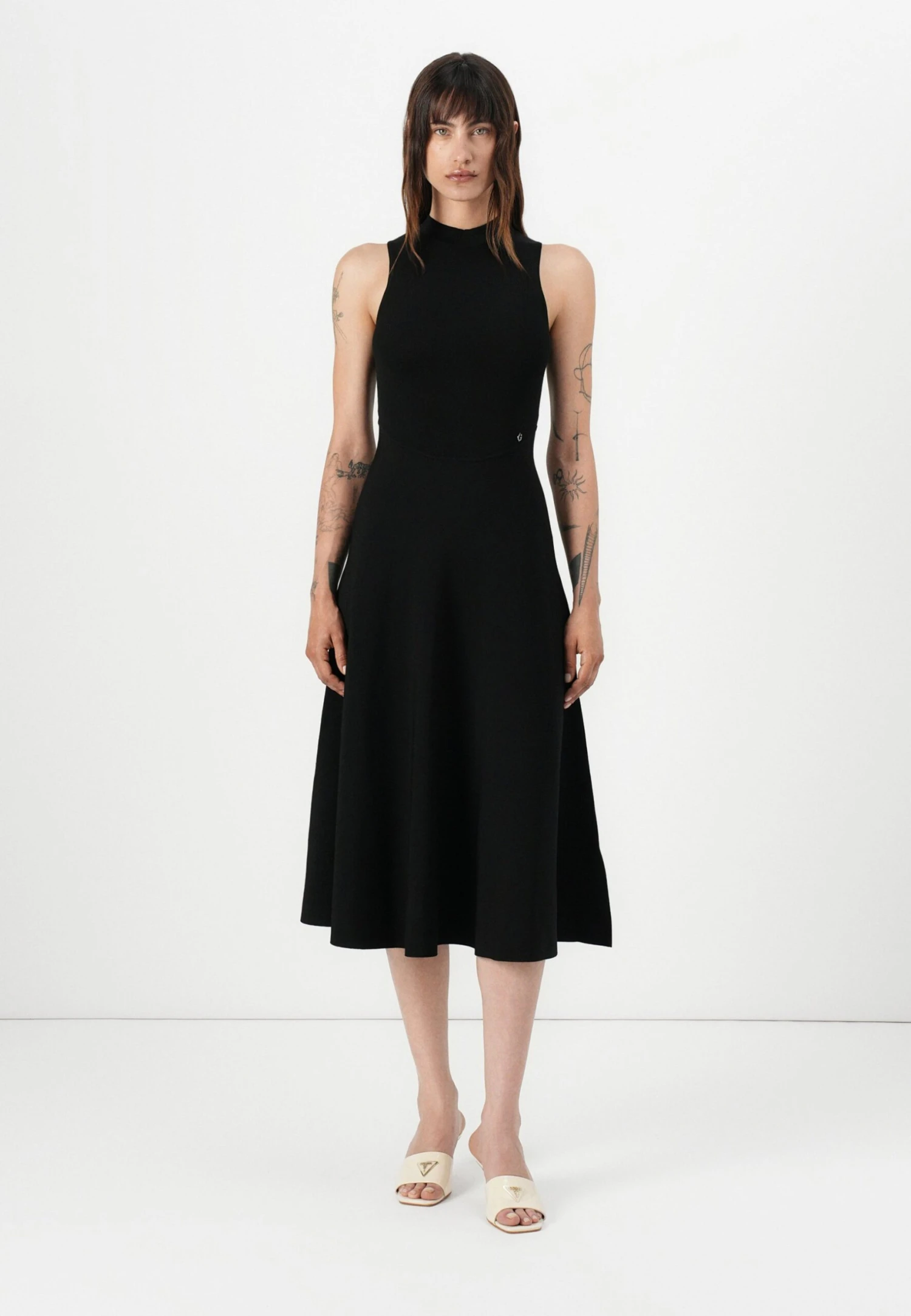 Guess CASSANDRA - Jumper Dress - Jet Black 1 Guess CASSANDRA - Jumper Dress - Jet Black