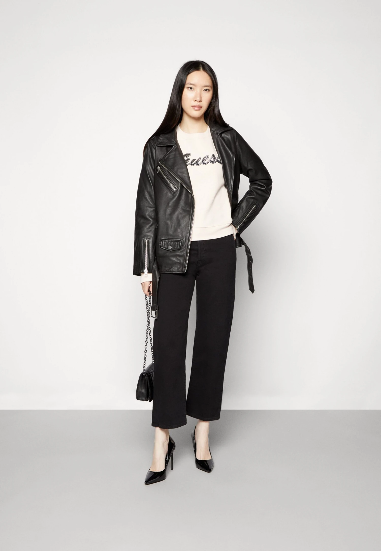 Guess Alona - Sweatshirt - Blush Breeze 2 Guess Alona - Sweatshirt - Blush Breeze - Image 2