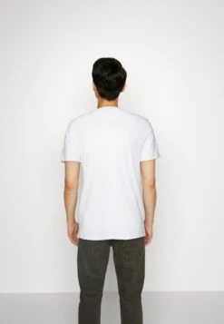 Guess Ss Bsc Graffiti Logo - Print T-Shirt - Pure White -Guess Clothing Sale 9b5270363020456093bfdb2bc48bc80d