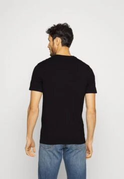 Guess Ermak Cn Ss - Print T-Shirt - Jet Black -Guess Clothing Sale 9b8f40d3a7294999a9500970951ebe7c
