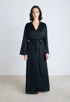 Guess STRASS LOGO LONG KIMONO - Dressing Gown - Jet Black -Guess Clothing Sale 9ba09e848e5845a79ecf6d20588d33c6