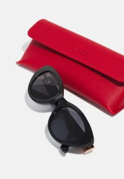 Guess Sunglasses - Shiny Black -Guess Clothing Sale 9c3549b23c9f4b6294f2f80a872fd8dc