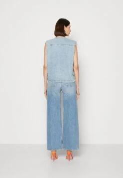 Go Cargo Vest - Waistcoat - Light Vintage Wash -Guess Clothing Sale 9d001a7a4ae24ab39868fdef2ae2d95d