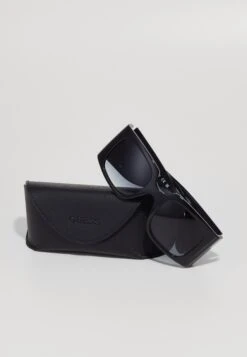 Guess GU00201-H - Sunglasses - Shiny Black / Gradient Smoke -Guess Clothing Sale 9ec8dc4bd64045df84c90ae5bb720536