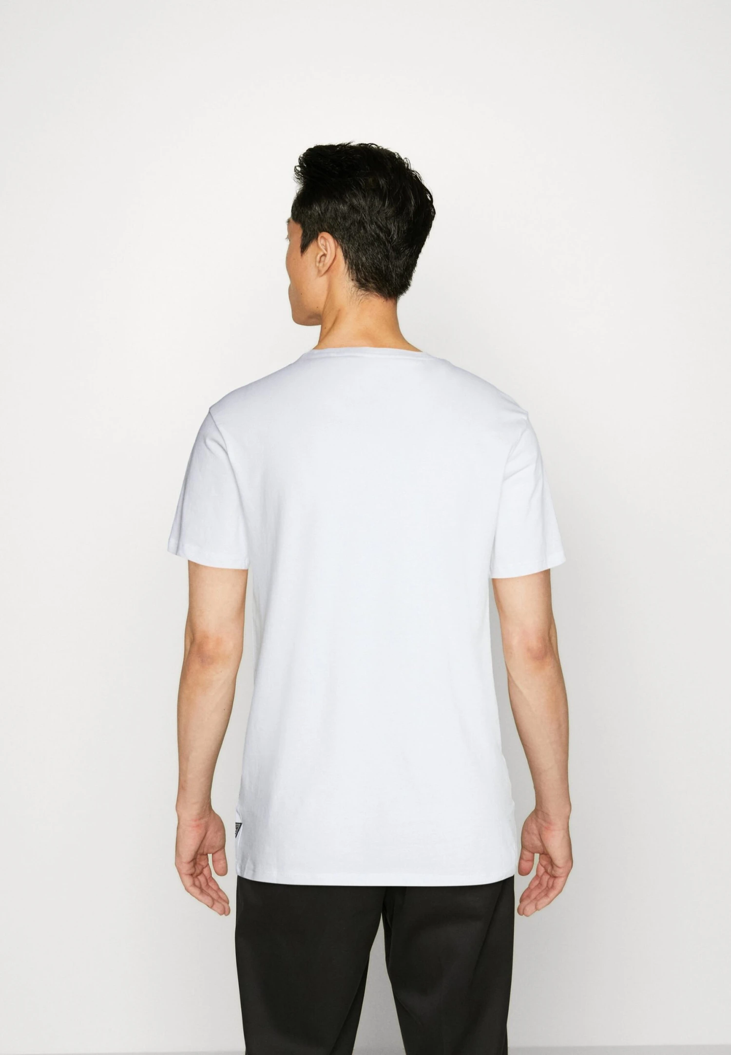 Guess Chain Logo Tee - Print T-Shirt - Pure White 3 Guess Chain Logo Tee - Print T-Shirt - Pure White - Image 3