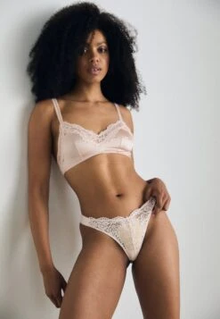 Guess JANE THONG - Thong - Rose Blush -Guess Clothing Sale 9f969fc3bacb42be8b9af9eb3209a850