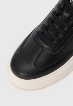 Guess PLAZA - Trainers - Black -Guess Clothing Sale a106c9dcff4249ecb84e2588e3b9f83f