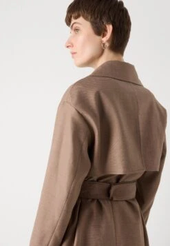 CHRISTINA - Trenchcoat - Taupe -Guess Clothing Sale a22d0dd1d4aa4a0da0a6fbdaf628133c