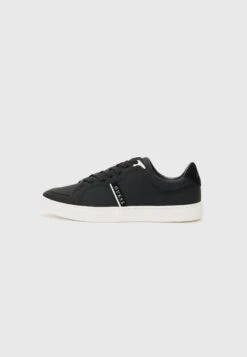 Guess TODI 4 - Trainers - Black