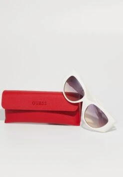 Guess GU00202 - Sunglasses - White / Gradient Or Mirror Violet -Guess Clothing Sale a44ba9aa493d41bd994d5ad2447b96ce