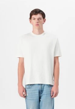 Guess DAVID FLORAL CREW - Print T-shirt - Salt White -Guess Clothing Sale a4fd89244b5a4e7ea038b7b555287338