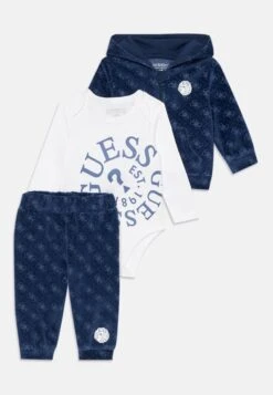 Guess BABY HOODED SET UNISEX - Baby Gifts - Light Grey -Guess Clothing Sale a56f6471b9b04e6a80b86b2c34116195