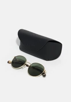 Guess Unisex - Sunglasses - Green/Gold-Coloured -Guess Clothing Sale a754c73819e94b93be57c398a9ef3563