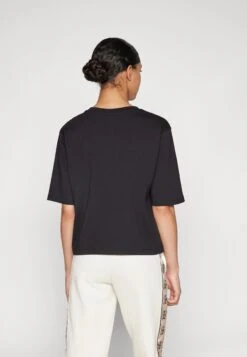 Guess COLETTE BOXY - Basic T-shirt - Jet Black -Guess Clothing Sale a821f9ce8cf244258b971d2e65476be7