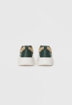 Guess ELBANO - Trainers - White/green -Guess Clothing Sale a89dc64c33f84f05a3624d5cf395a22f