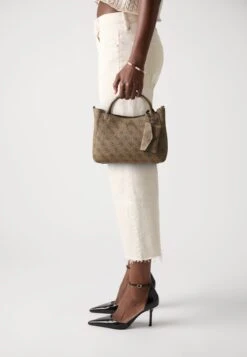 Guess BRENTON GIRLFRIEND SATCHEL - Handbag - Latte