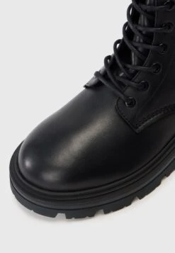 Guess GARDA - Lace-up Ankle Boots - Black 11 Guess GARDA - Lace-up Ankle Boots - Black -Guess Clothing Sale a9a699bc198744659116a1f5450ea1d1