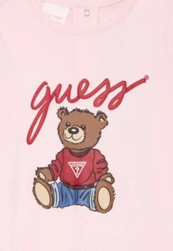 Guess BABY INTERLOCK OVERALL UNISEX - Sleep Suit - Ballet Pink -Guess Clothing Sale aae43f05d0674405bebe8ccf03c95d16