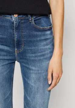 Guess 1981 Skinny - Jeans Skinny Fit - Carrie Mid -Guess Clothing Sale ae51cd602a8f4a33b29b9a00edc5ffc1