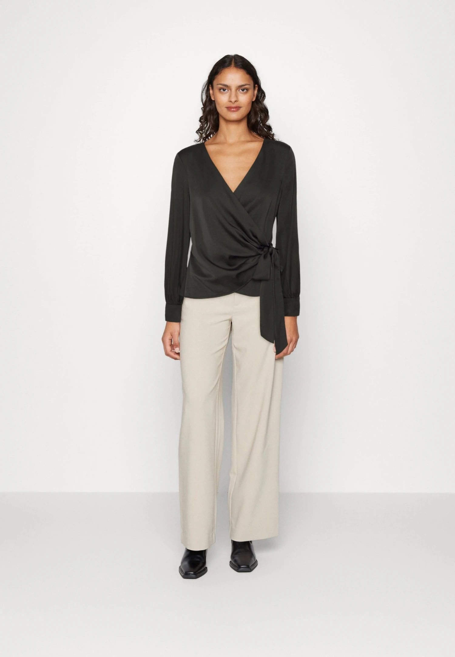 Guess Lovisa- Blouse -Black 2 Guess Lovisa- Blouse -Black - Image 2