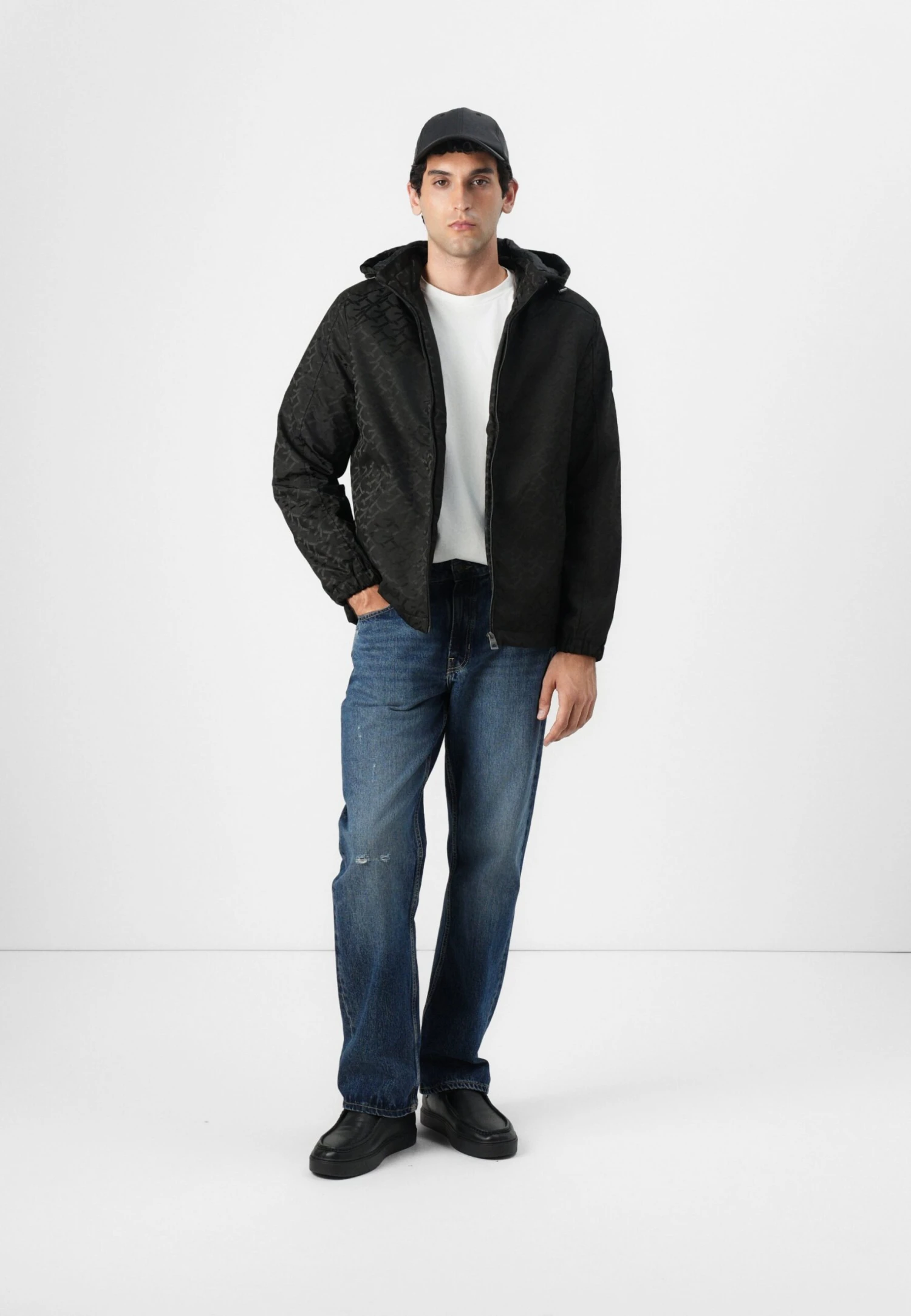 Guess MONOGRAM HOODED JACKET - Light Jacket - Black 2 Guess MONOGRAM HOODED JACKET - Light Jacket - Black - Image 2