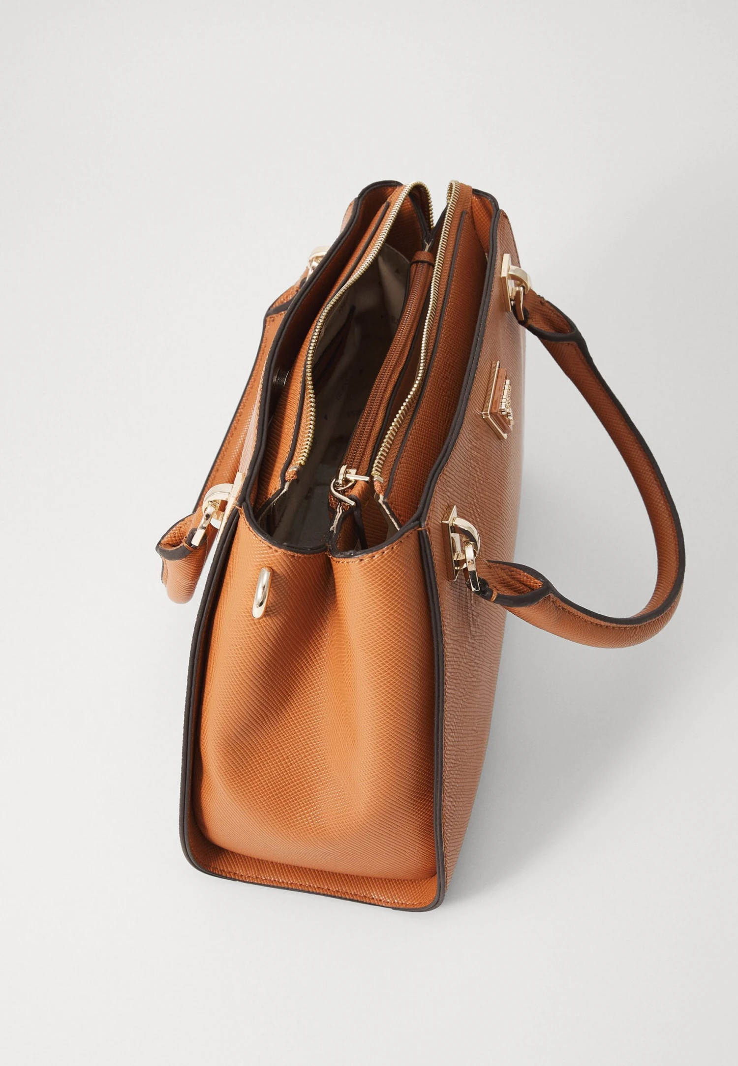 Guess NOELLE II LUXURY SATCHEL - Handbag - Light Cognac 4 Guess NOELLE II LUXURY SATCHEL - Handbag - Light Cognac - Image 4