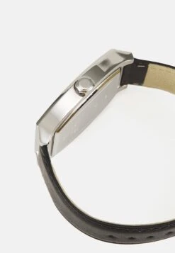 Guess PUNCTUAL - Watch - Silver-coloured -Guess Clothing Sale b06dbd75509b44e9812748c8e3bab071