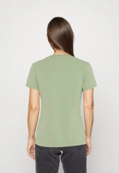 Guess Icon Tee - Print T-Shirt - Green Aventurine -Guess Clothing Sale b0d027ac5f4d43d58cbc414ab96e0599