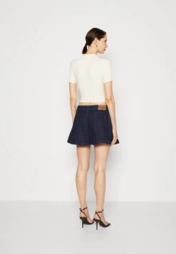 Go Lyla Sweater - Cardigan - Sandy Shore -Guess Clothing Sale b1f3cb7f6854497c97a6983fdd0f230c