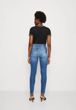 Guess 1981 Exposed Button - Jeans Skinny Fit - Calicycle Mid -Guess Clothing Sale b222191165c1488ea16ca35463b53622