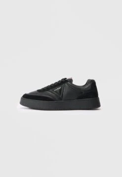 Guess WIMOH - Trainers - Black