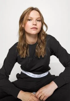 Guess Round Neck - Pyjama Top -Guess Clothing Sale b565e76e6408484b84d117faf11b86ca