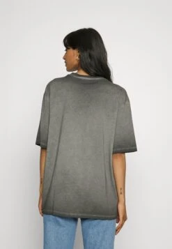 Go Baker Logo Tee - Print T-Shirt - Jet Black -Guess Clothing Sale b59d1c74677a403e9bb2ef9f802e3ee2