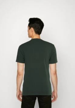 Guess Cn Ss Core Str - Basic T-Shirt - Jungle Greens -Guess Clothing Sale b605e375ba8742adb37618bca20443e4