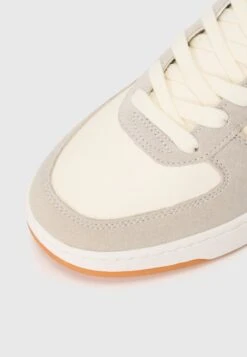 Guess VENKO - Trainers - Cream -Guess Clothing Sale b6b8f803d9f24c719b6b70d149ea8987