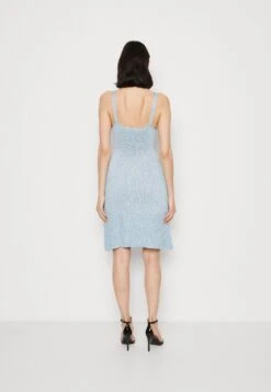 Guess Marion Ruffle Dress - Jumper Dress - Himmelblau -Guess Clothing Sale bc35df5a6e4d46c7ba1dbe0f6e41760b