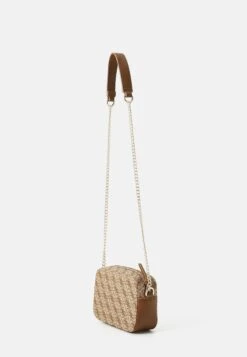 Guess CAMERA BAG UNISEX - Cross Body Bag - Beige Blanco 7 Guess CAMERA BAG UNISEX - Cross Body Bag - Beige Blanco -Guess Clothing Sale be0581eaecf3469797e5847bf350d5ce