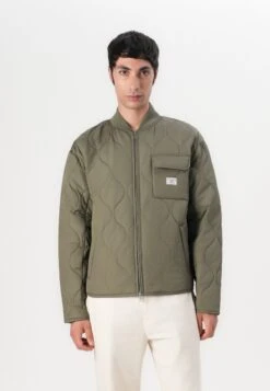 QUILTED PUFFER JACKET - Light Jacket - Olive Light Green