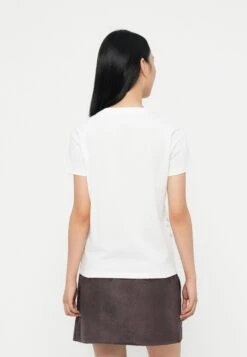 Guess ALL OVER TEE - Print T-shirt - Pure White -Guess Clothing Sale bffc18baafab4e528408a8a16e118c0c