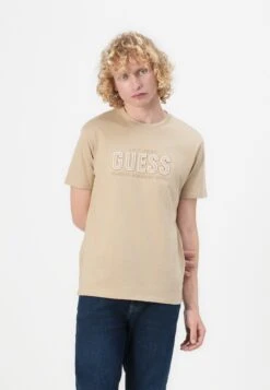 Guess EMBOSSED LOGO TEE - Print T-shirt - Beige/blanco -Guess Clothing Sale c03a6bb324864428aae664a85e24c55a