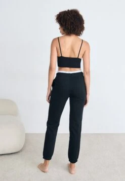 Guess SOFIA CUFFED PANT - Pyjama Bottoms - Jet Black 8 Guess SOFIA CUFFED PANT - Pyjama Bottoms - Jet Black -Guess Clothing Sale c0c12eb5dd124f7083f9328718791f11