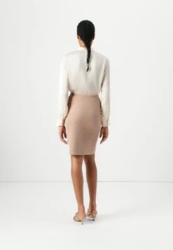 Guess PRISCA JEWEL PENCIL SKIRT - Pencil Skirt - Wet Sand -Guess Clothing Sale c6b2cfde1a6a4e63b989fbb0a20aeb10