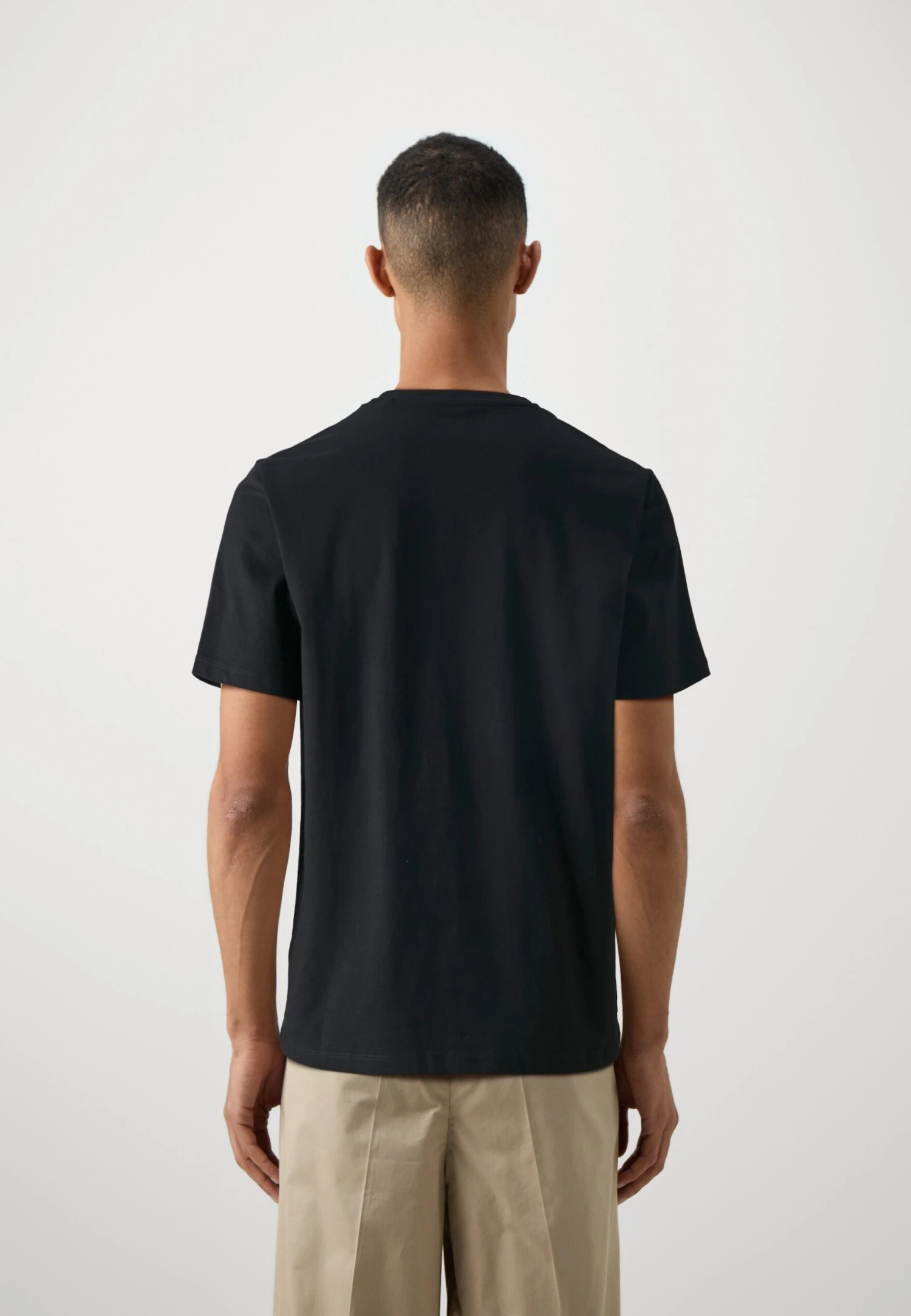 Guess SS CN PATCH - Basic T-shirt - Jet Black 3 Guess SS CN PATCH - Basic T-shirt - Jet Black - Image 3