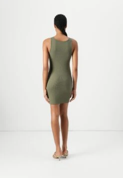 TANK SLIM EMBRO - Shift Dress - Olive Light Green -Guess Clothing Sale c7eda320ea254acba3082acf24562b51