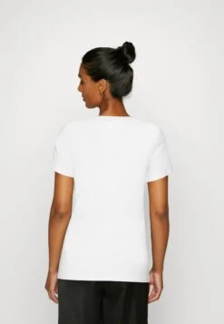 Guess Varenna Tee - Print T-Shirt -Guess Clothing Sale c9136c575fa446808567394e75ec9707