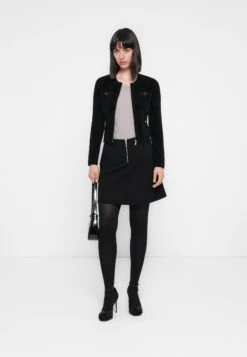 ADELE LOGO CHENILLE JACKET - Summer Jacket - Jet Black 7 ADELE LOGO CHENILLE JACKET - Summer Jacket - Jet Black -Guess Clothing Sale cceb7e3657ce4219a9ed8b932781f66b