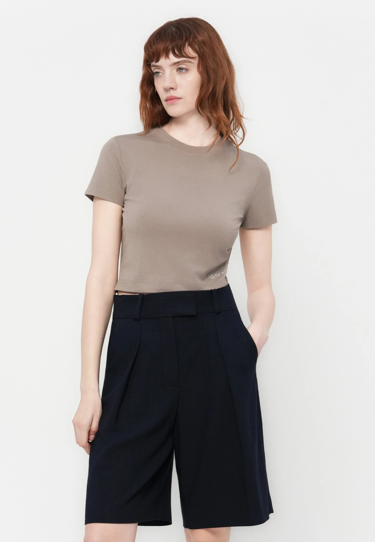 Guess BASIC LOGO TEE - Basic T-shirt - Silk Taupe 4 Guess BASIC LOGO TEE - Basic T-shirt - Silk Taupe - Image 4