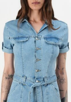 Guess PARKER JUMPSUIT - Jumpsuit - Blue Denim -Guess Clothing Sale cd30c6b6bde24275bef3989d461ecd06