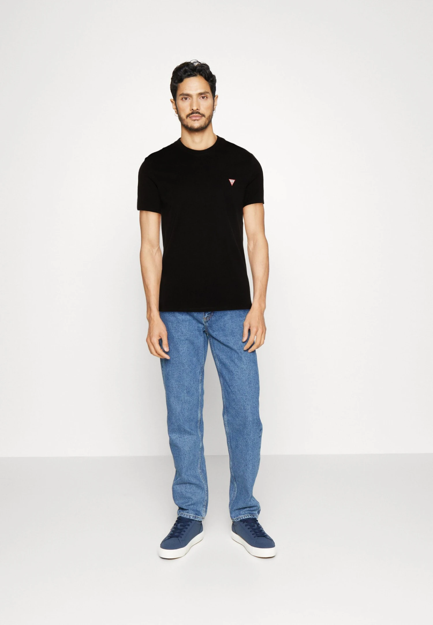 Guess Core Tee - Basic T-Shirt - Jet Black 2 Guess Core Tee - Basic T-Shirt - Jet Black - Image 2